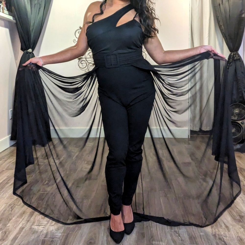❄️3/$30 FASHION NOVA Black One Shoulder Jumpsuit with Train!